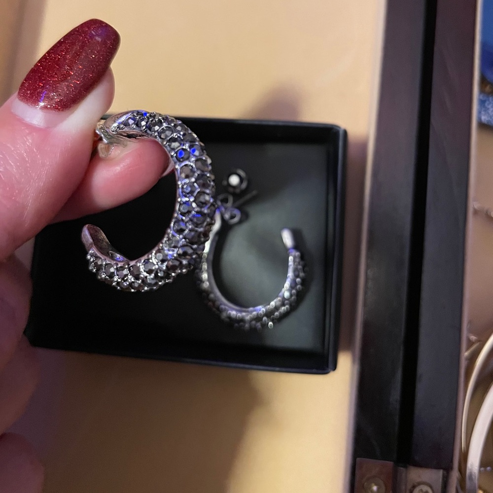 Avon earring set - Picture 2 of 2